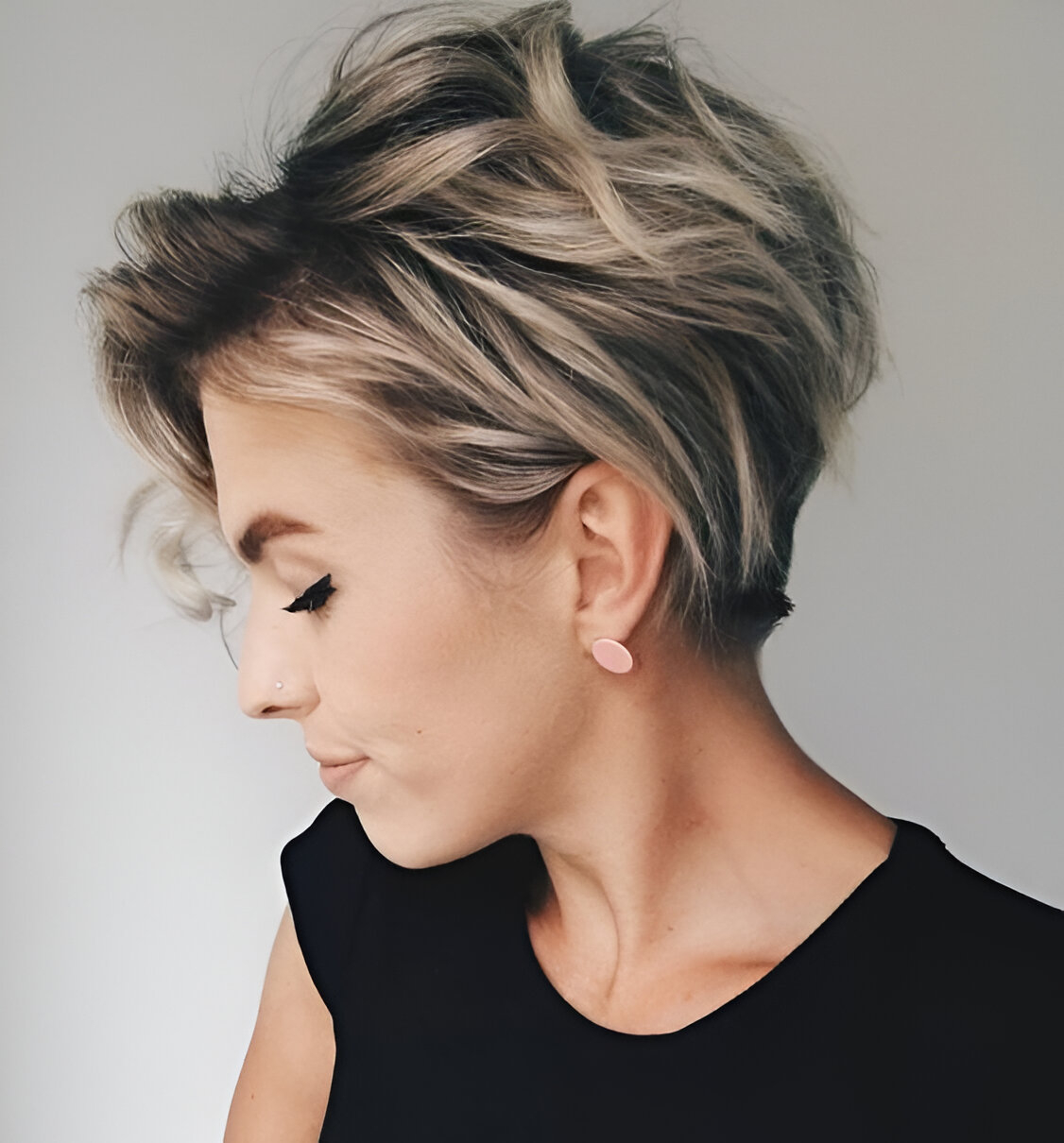 Pixie Bob With Blonde Highlights