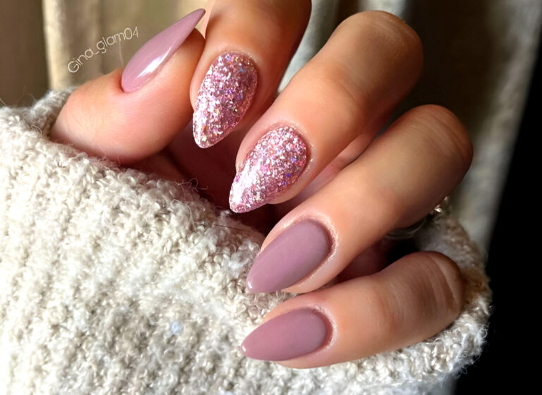 30 Chicest Short Almond Nails To Slay Your Year Like A Queen