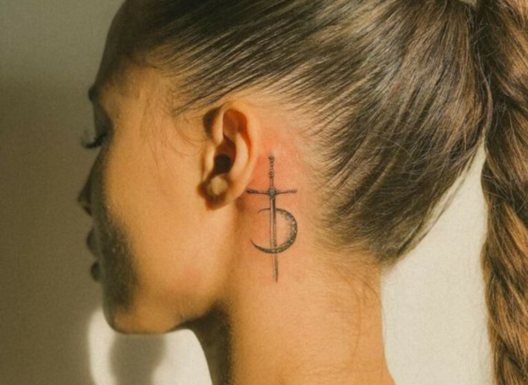 30 Stunning Behind-The-Ear Tattoos For Chic Ladies To Slay