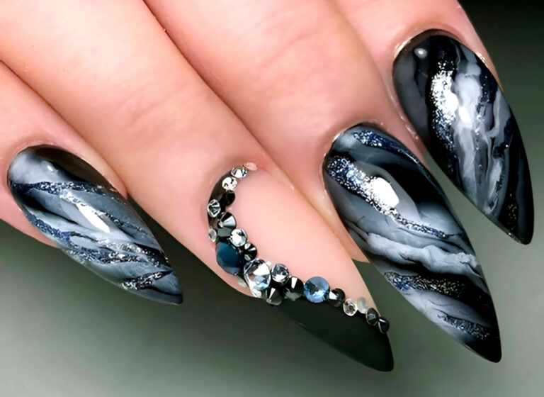 25 Gorgeous Short Stiletto Nails To Rule All Manicure Trends