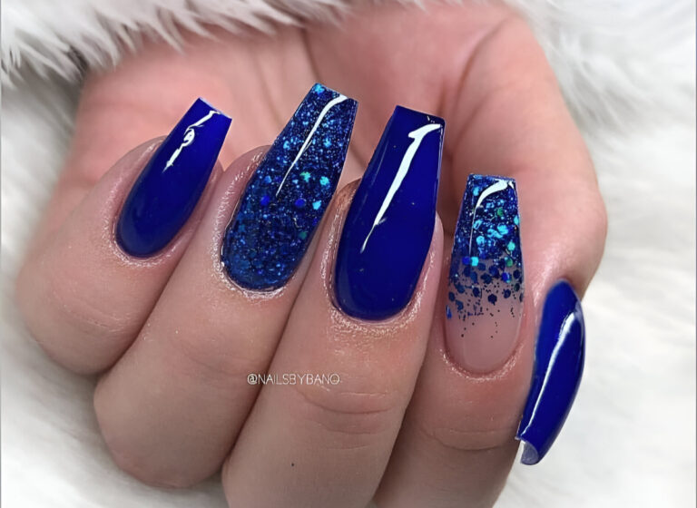 27 Stunning Royal Blue Nails To Embrace Your Inner Queen