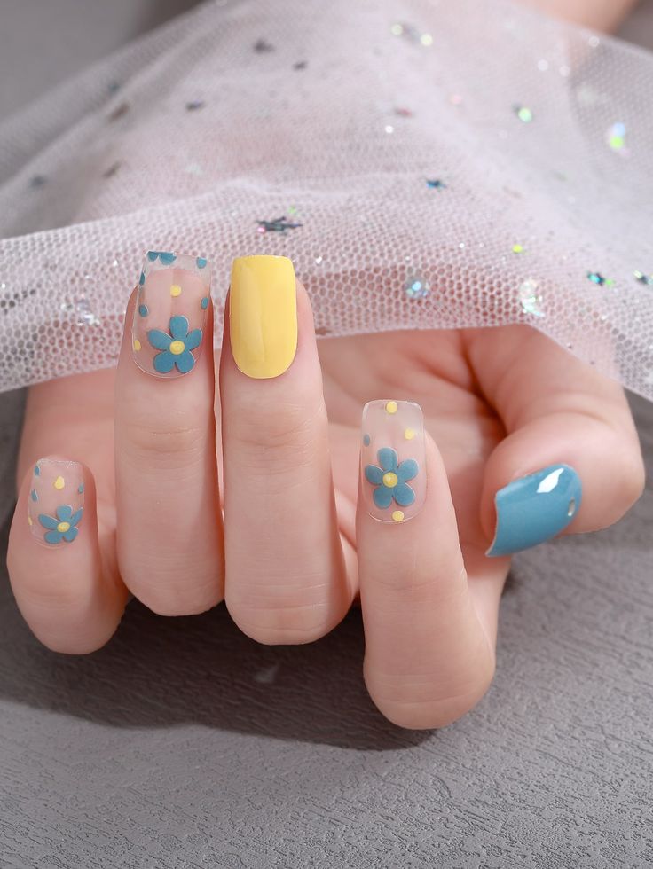 Fun Short Nails With 3D Flowers