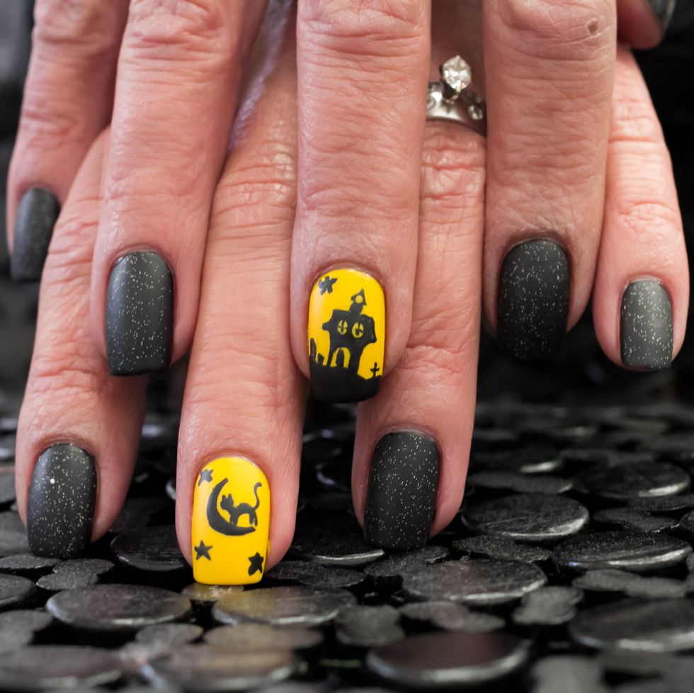 Haunted House Theme Simple Halloween Nails
