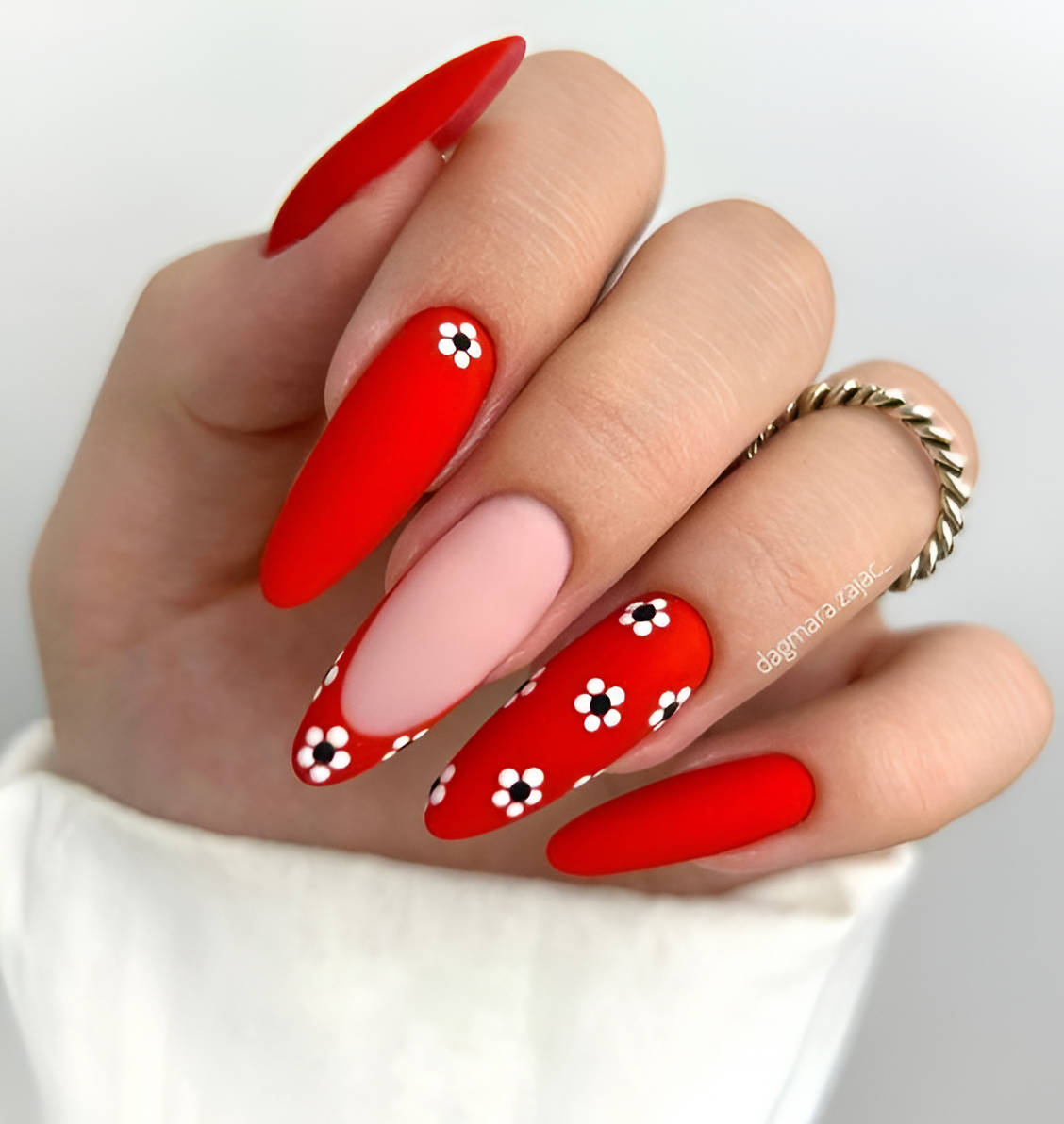 Red And White Daisy Manicure