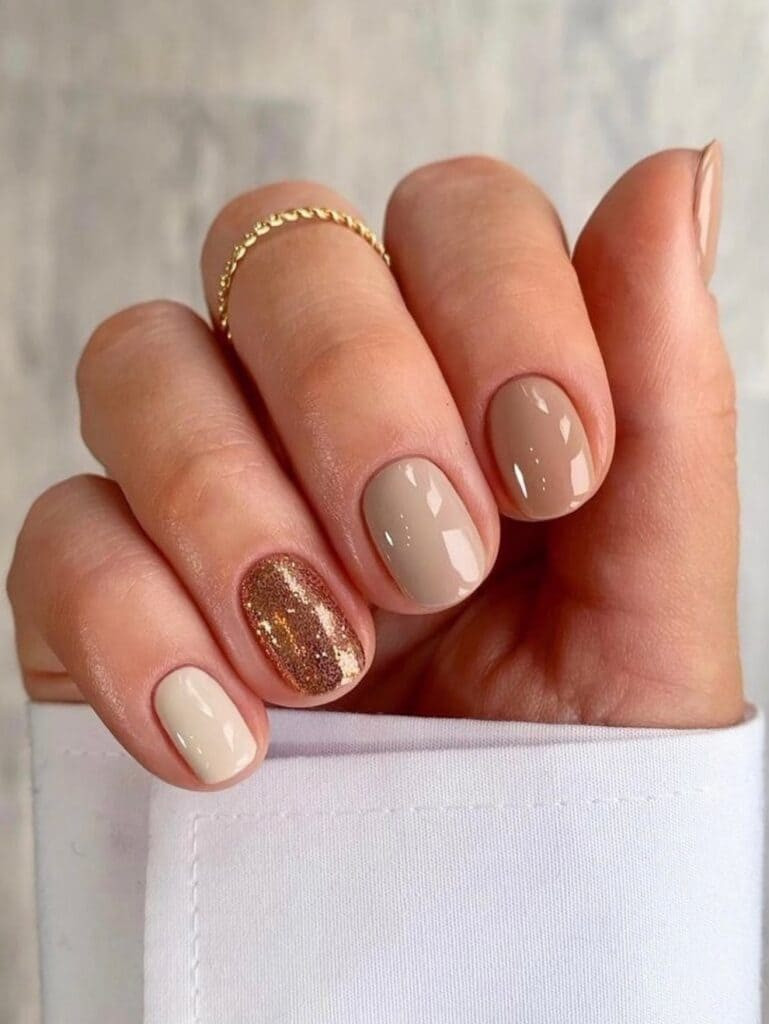 Short Beige Nails With Glitter