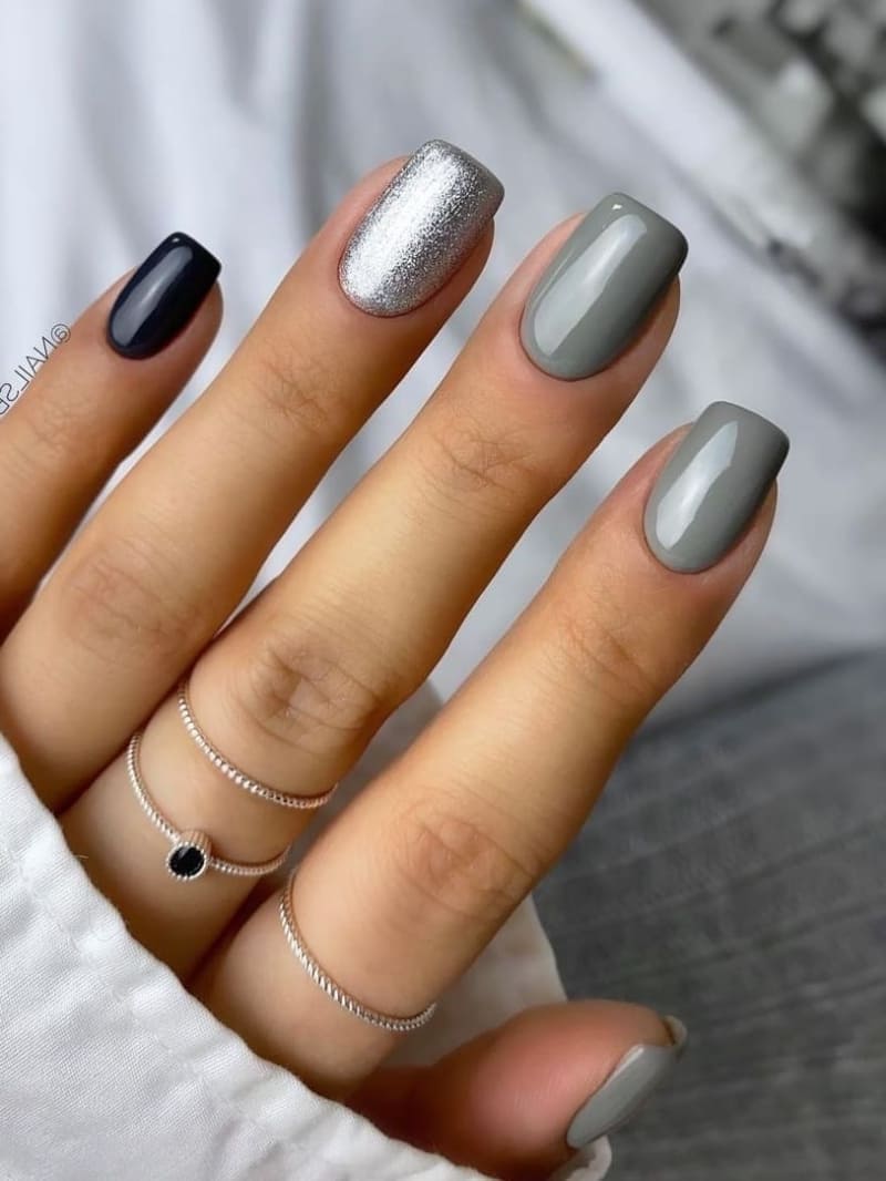 Short Silver-Grey Nails