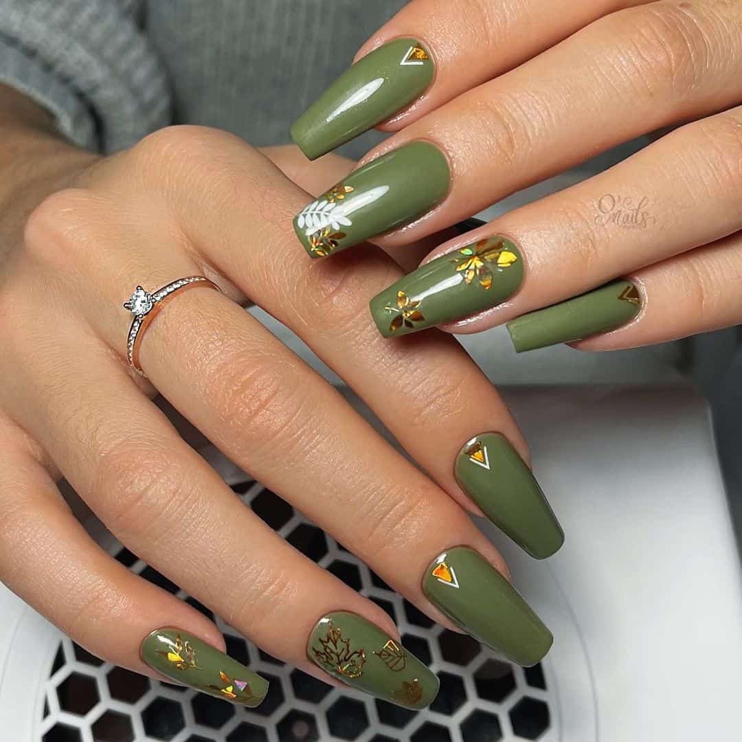 Green Christmas Nail Designs With Gold Leaves