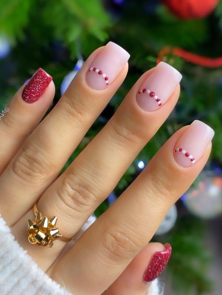 Minimalistic Christmas Nails