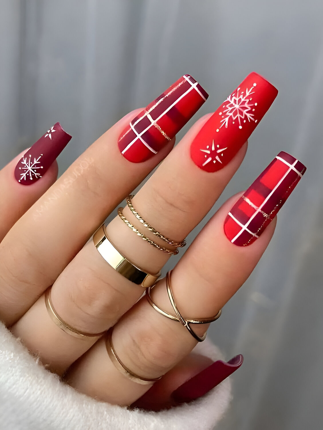 Plaided Red Christmas Nails