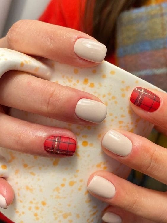 Short Christmas Nails With Plaids