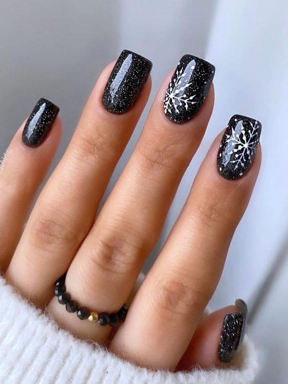 Short Christmas Nails With Snowflakes