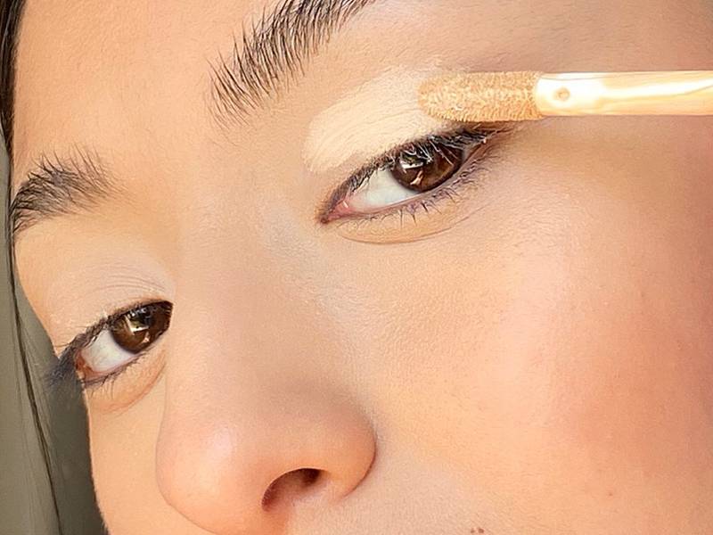 Use Concealer To Make Your Eyeshadows Pop