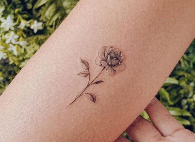 30 Stunning Mini Flower Tattoos To Elevate Your Femininity