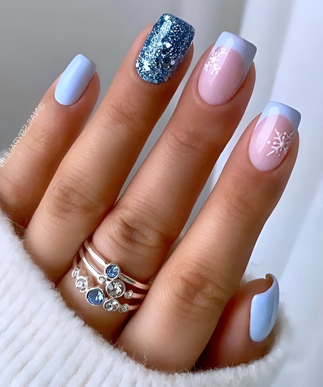 Blue Winter Manicures With Glitter Accent