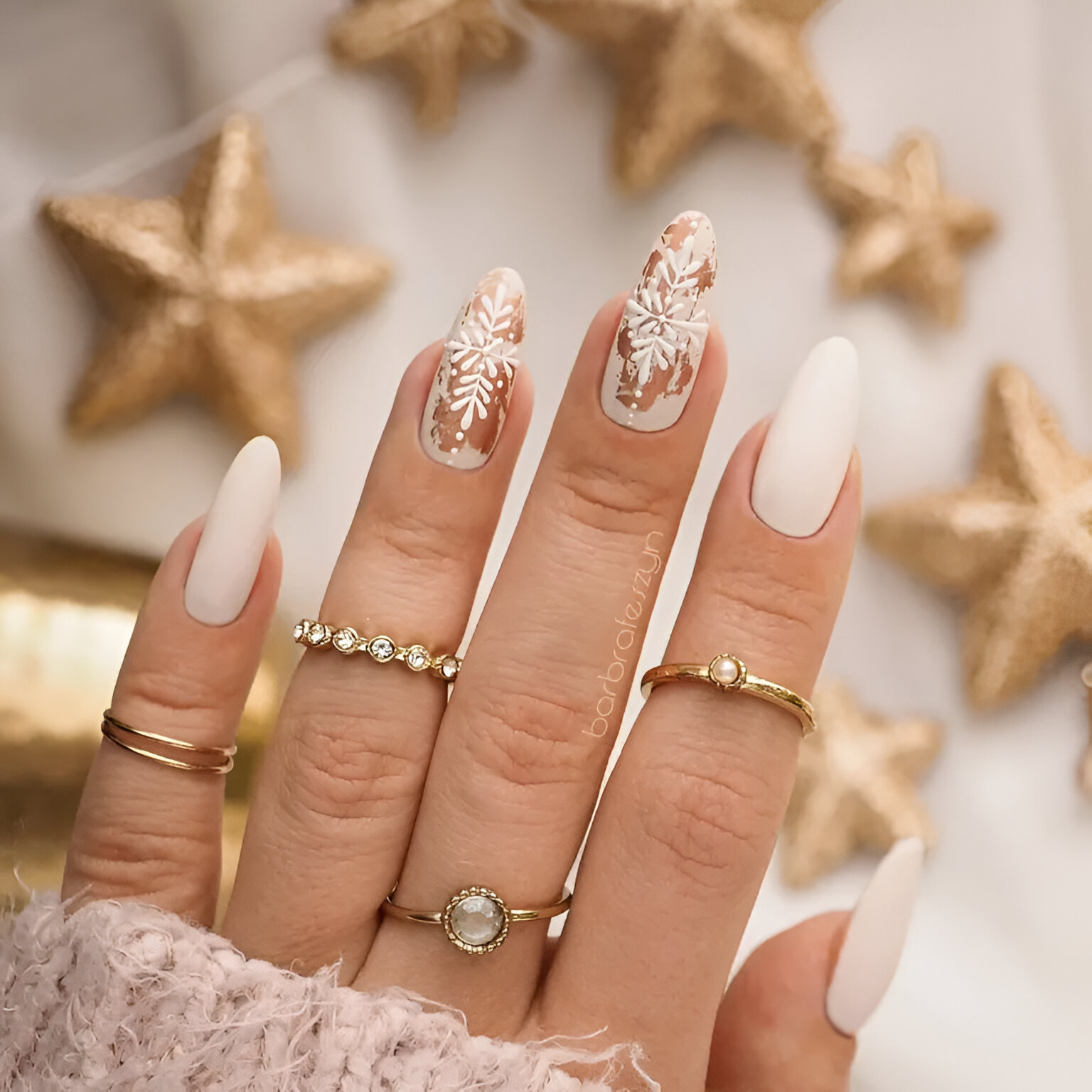 Charming White And Gold Snow Nails
