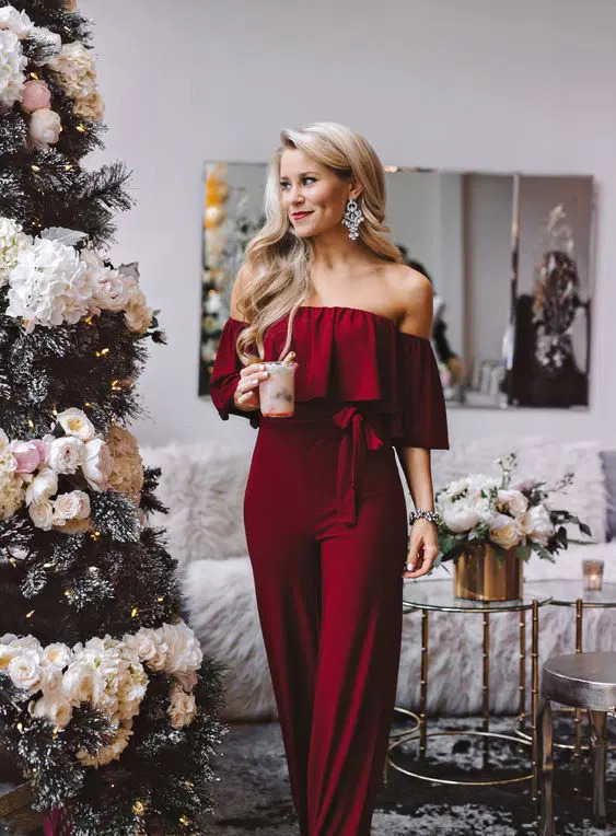 Classic Red Christmas Outfit Ideas