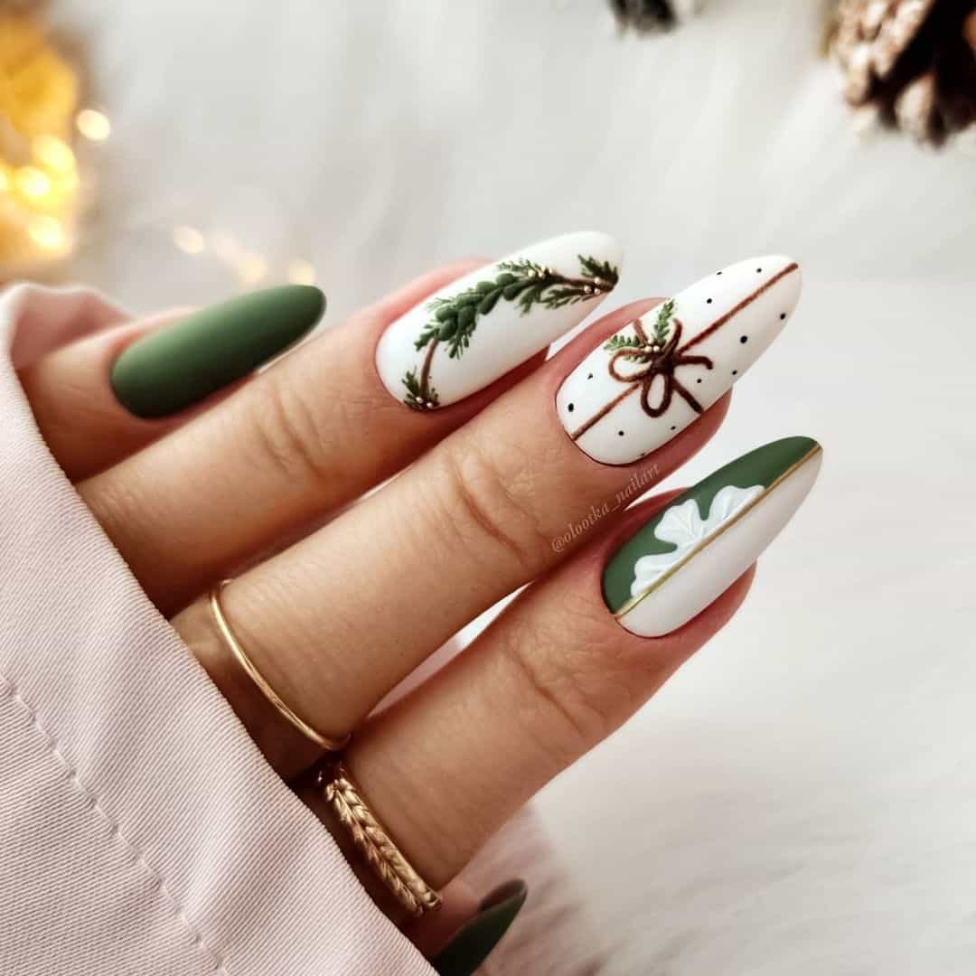 Green Gift-Themed Nails