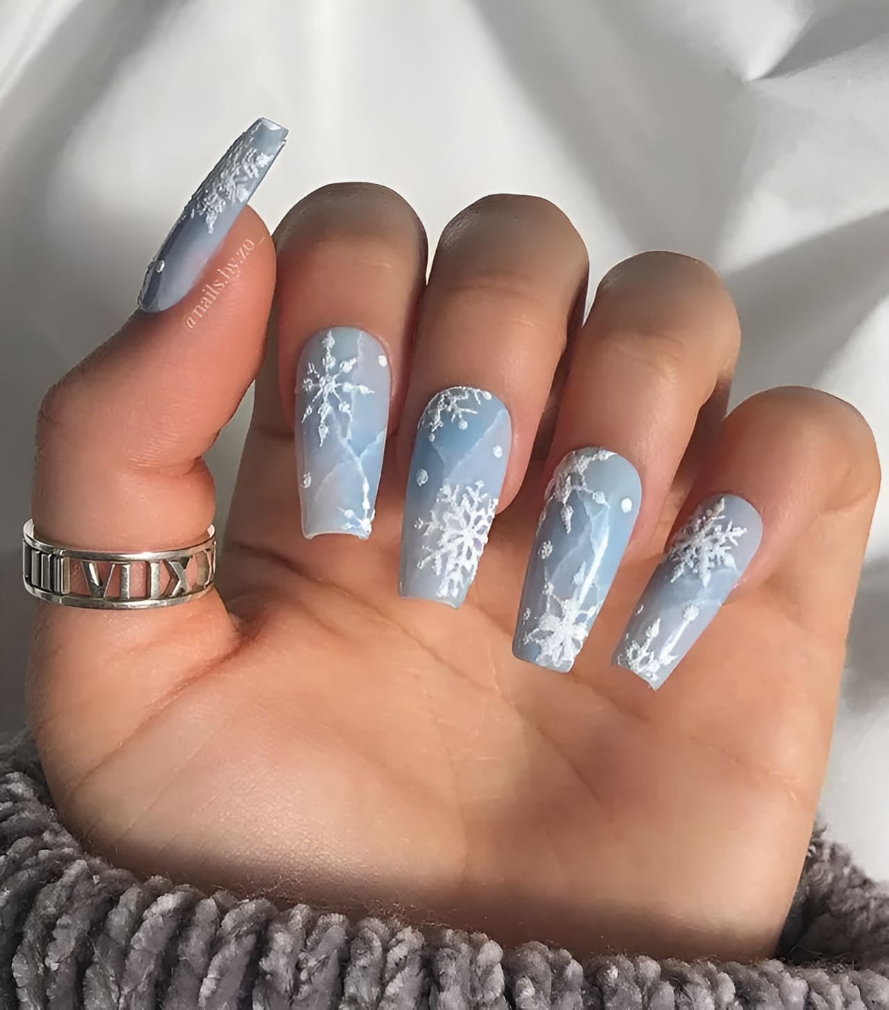 Icy Festive Manicure
