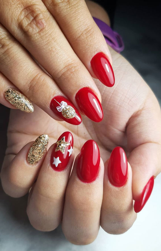 Red And Gold Christmas Manicure