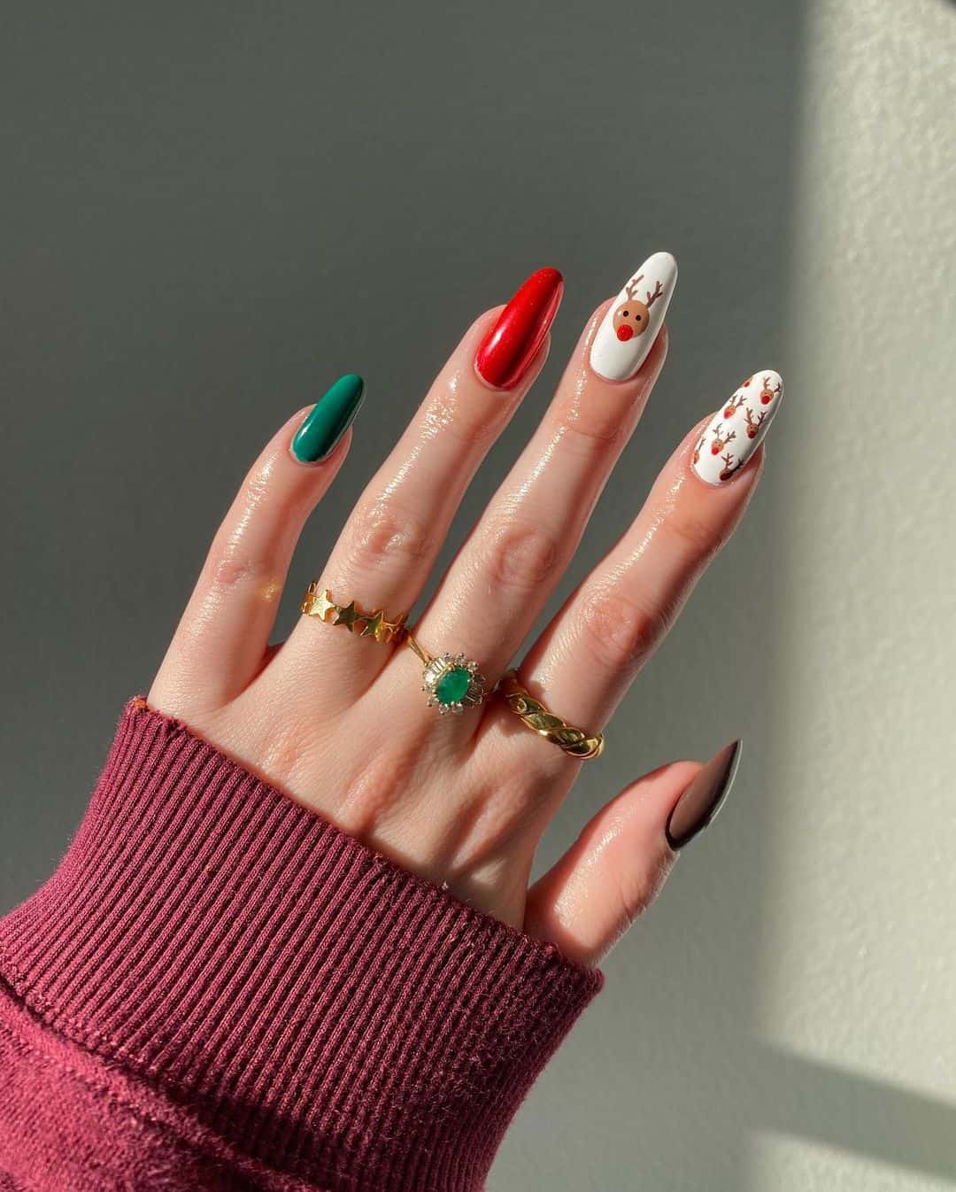 Red And Green Festive Manicure Ideas