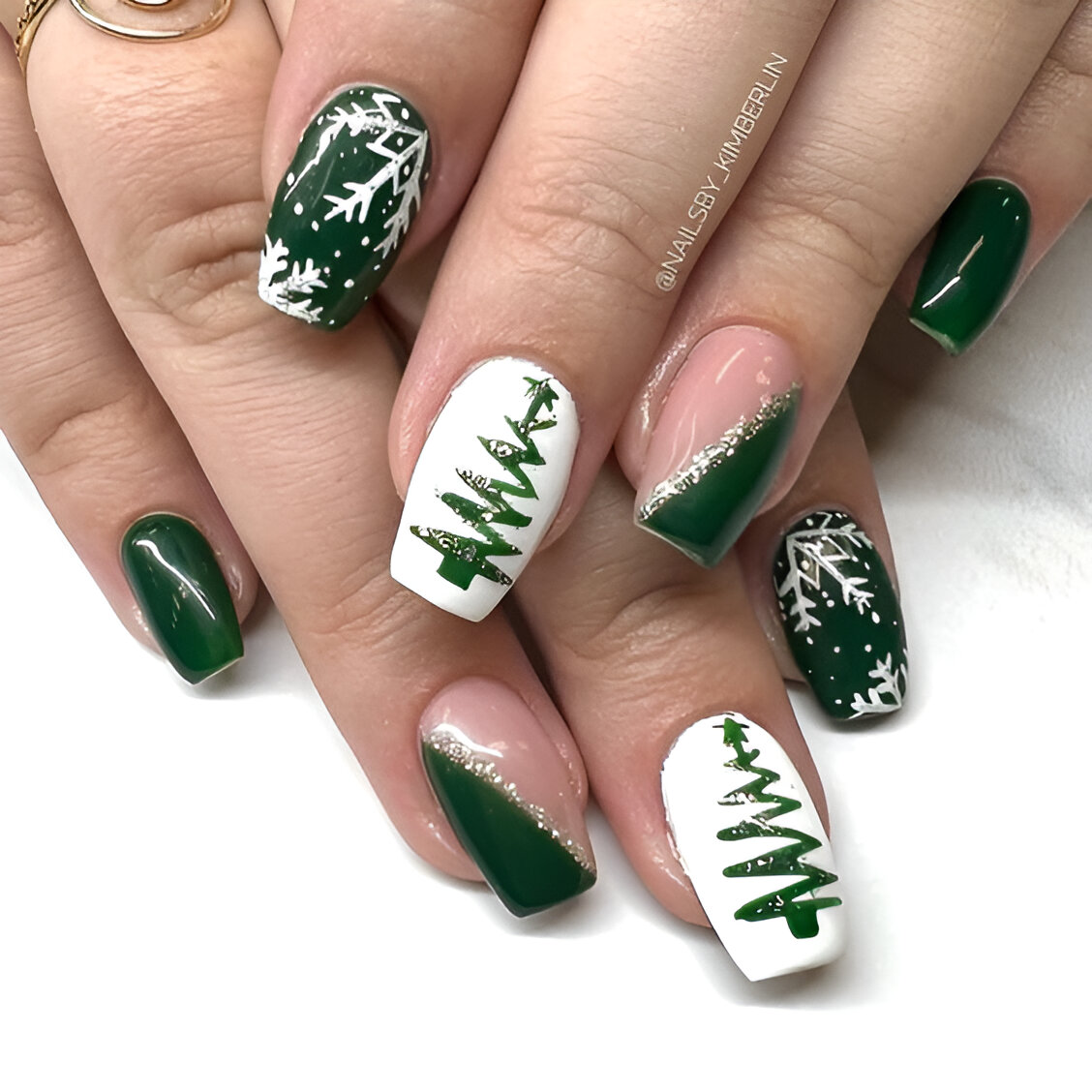 Short Nails With Green Christmas Design