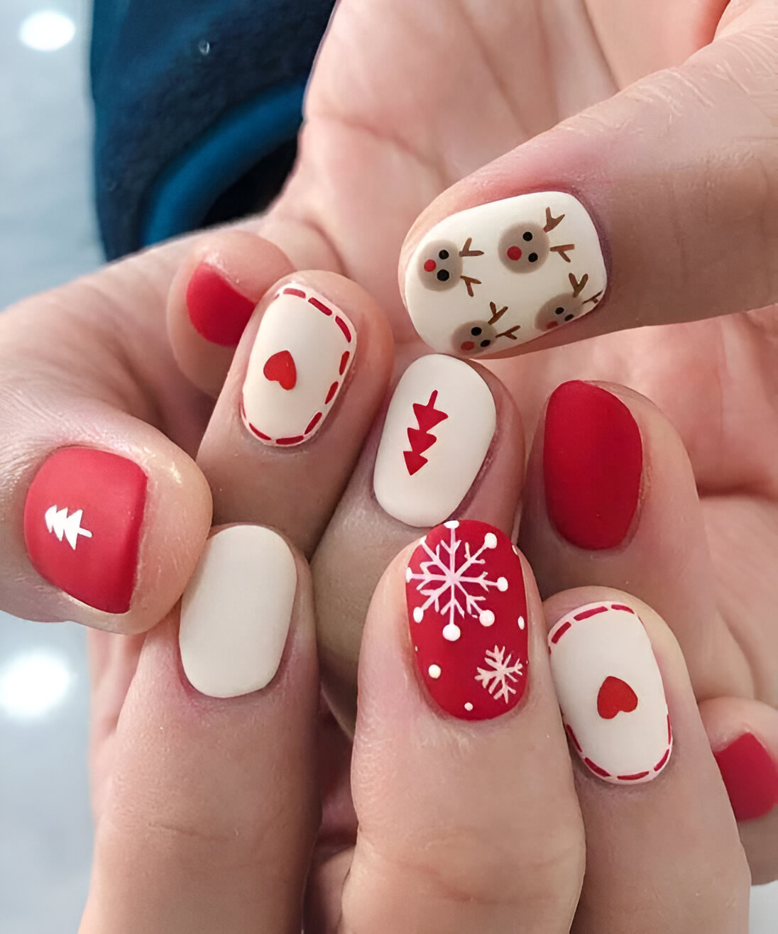 Short Red And White Winter Manicures