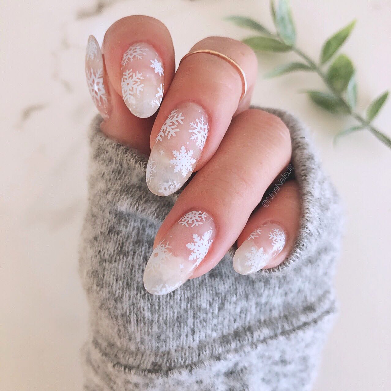 Simple Christmas Nails With Snowflakes