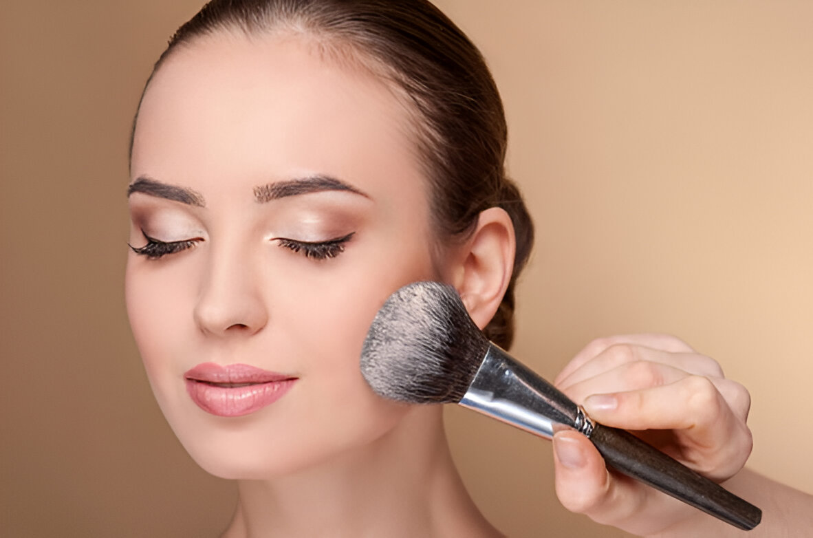 Step 5: Apply Loose Powder To Lock In The Cream Foundation