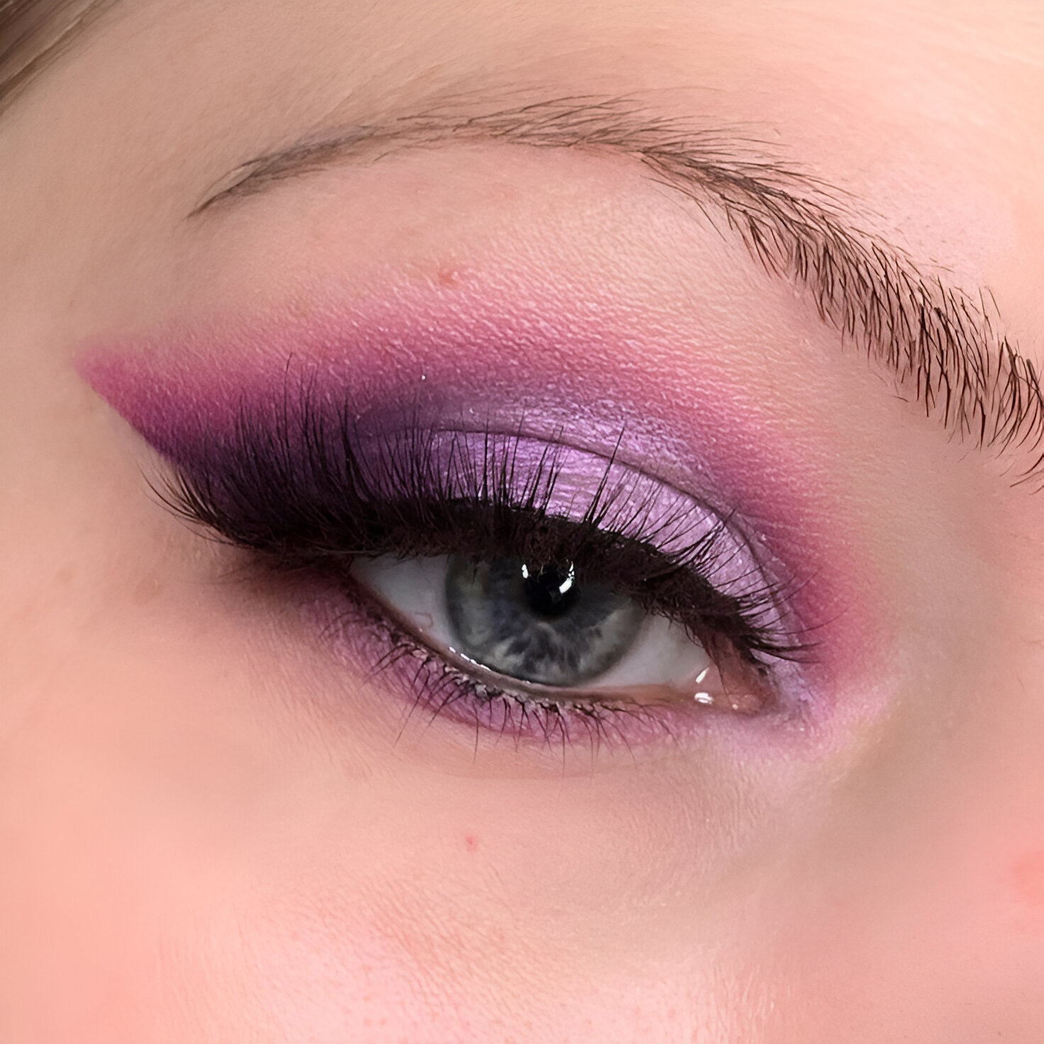 Step 5: Finish Your Halo Eye Makeup Look