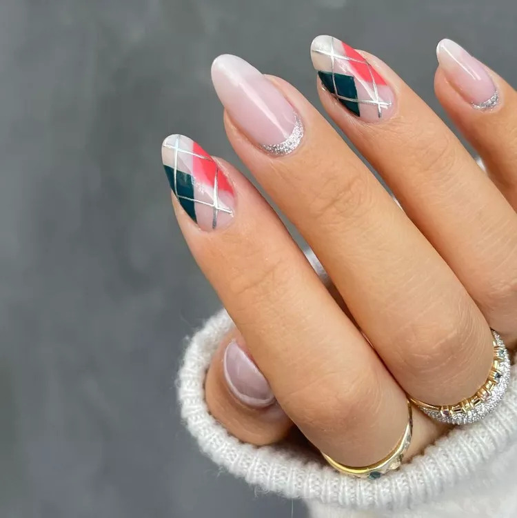 Sweater Patterned Nails