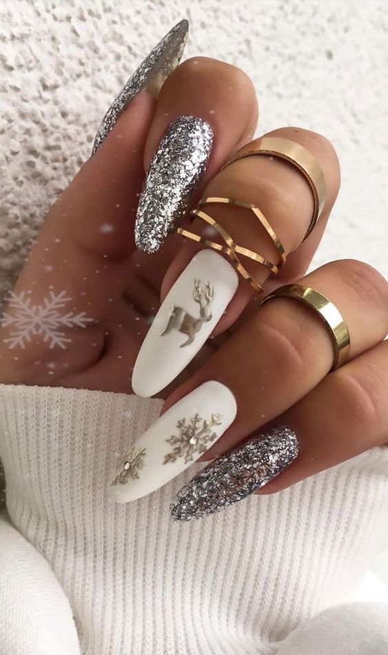 White And Silver Simple Christmas Nails