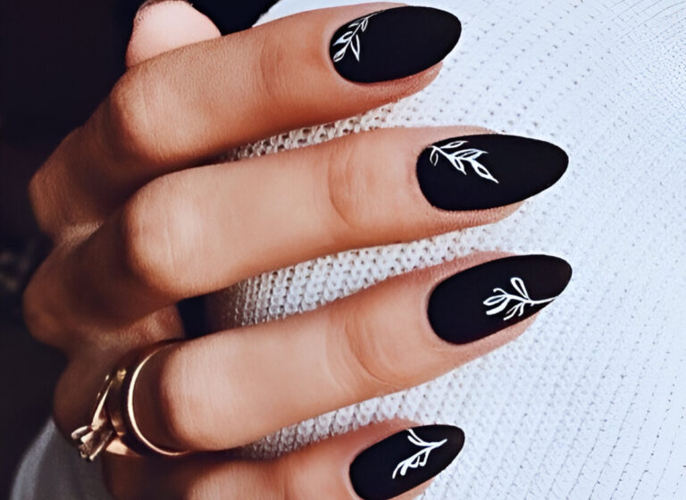 50 Irresistible Short Almond Nails To Glam You Up Instantly