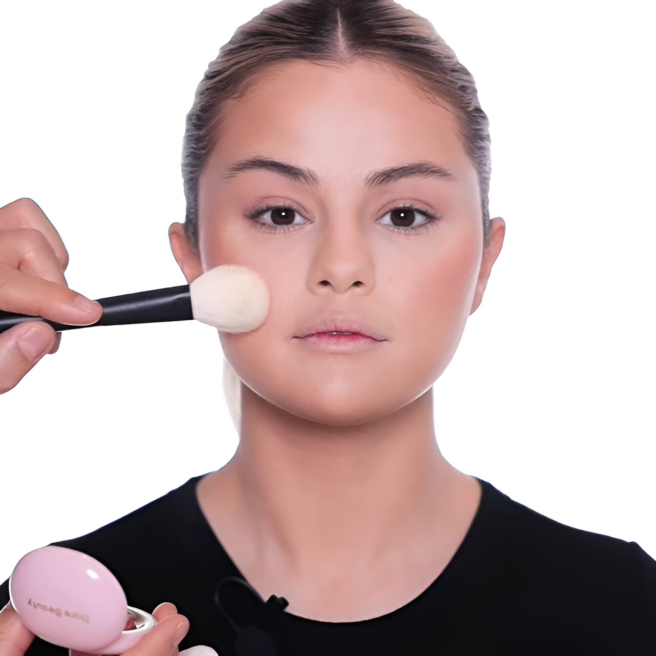 Apply Blush For A Round Face