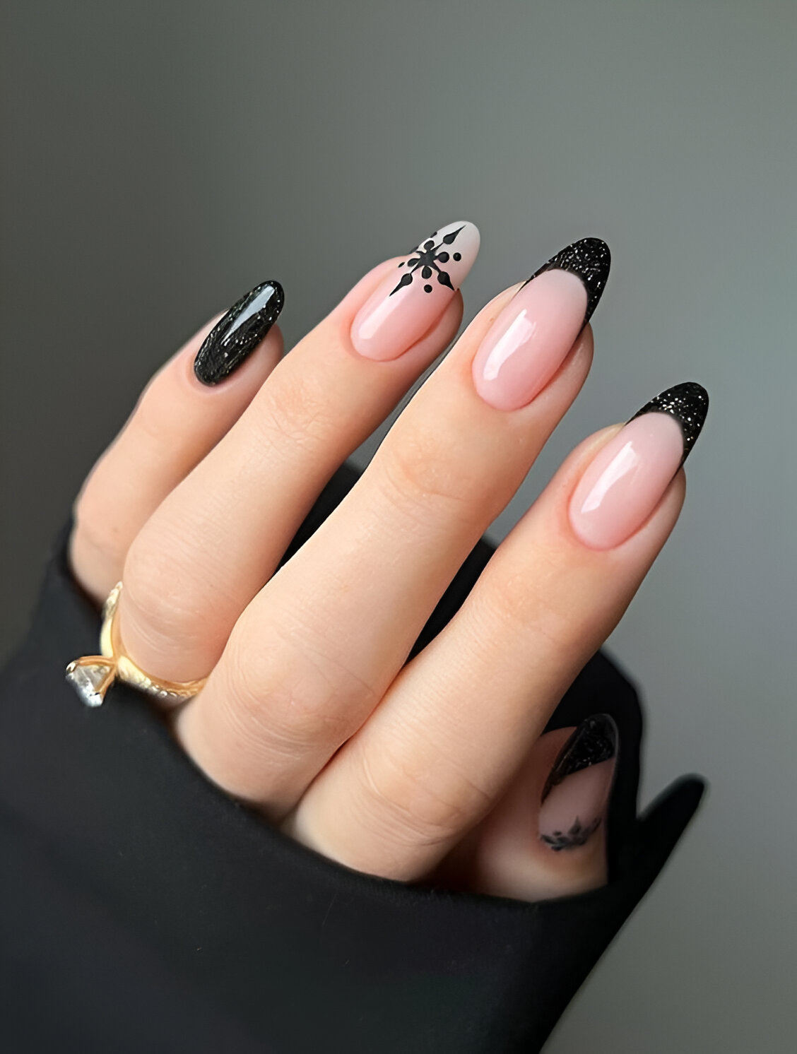 Glam Black Nails