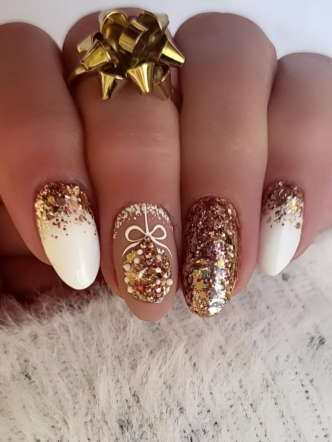 Gold New Year Nails 7