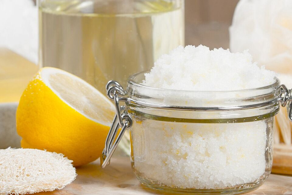 Lemon And Sugar Scrub To Treat Oily Nose
