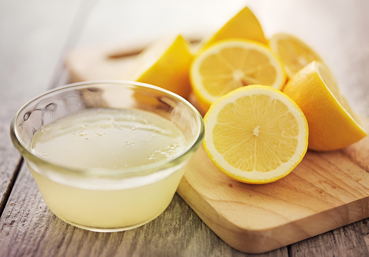 Lemon Juice, Turmeric, And Cornflour Face Masks
