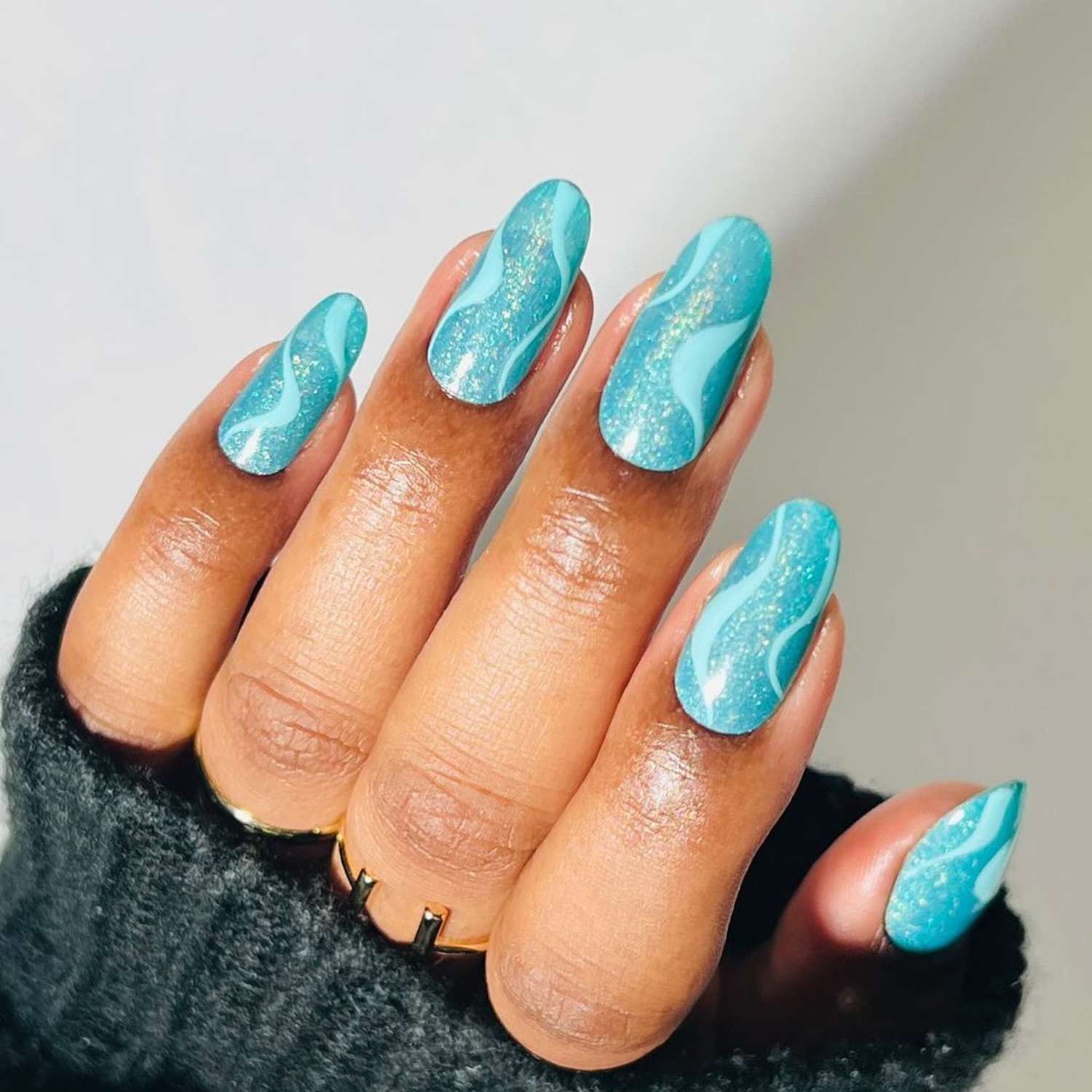 Aquamarine Swirls Manicure 3