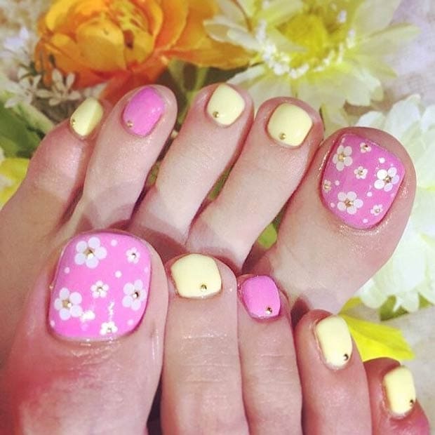 Mini Floral Toe Nails 2