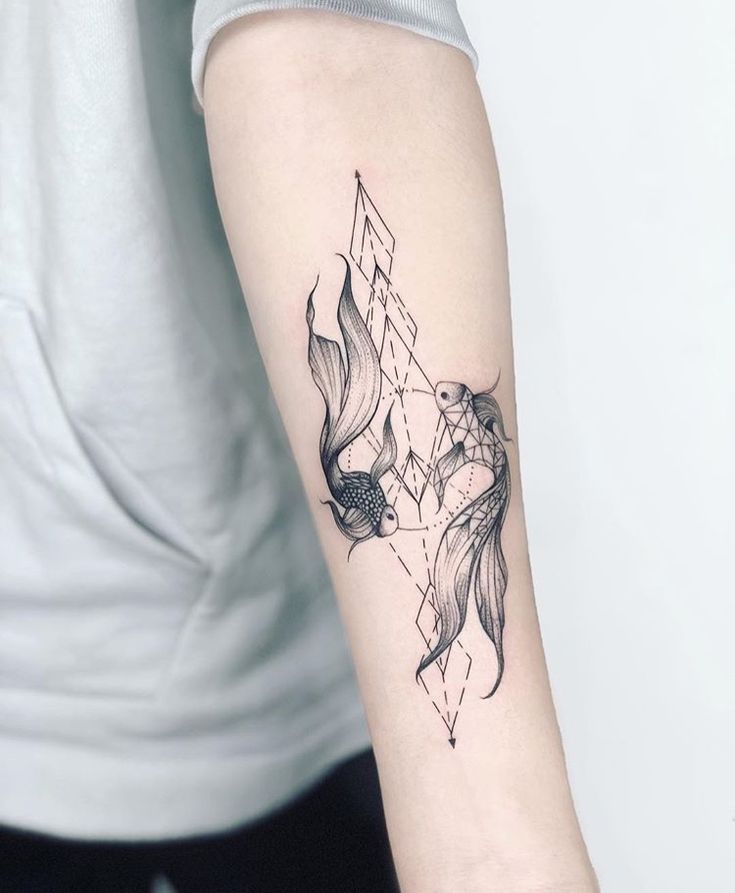 Pleasing Geometric Tattoos For Pisces 2