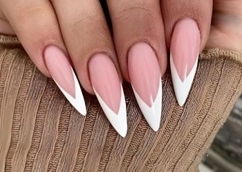 French-Tip-Acrylic-Nails