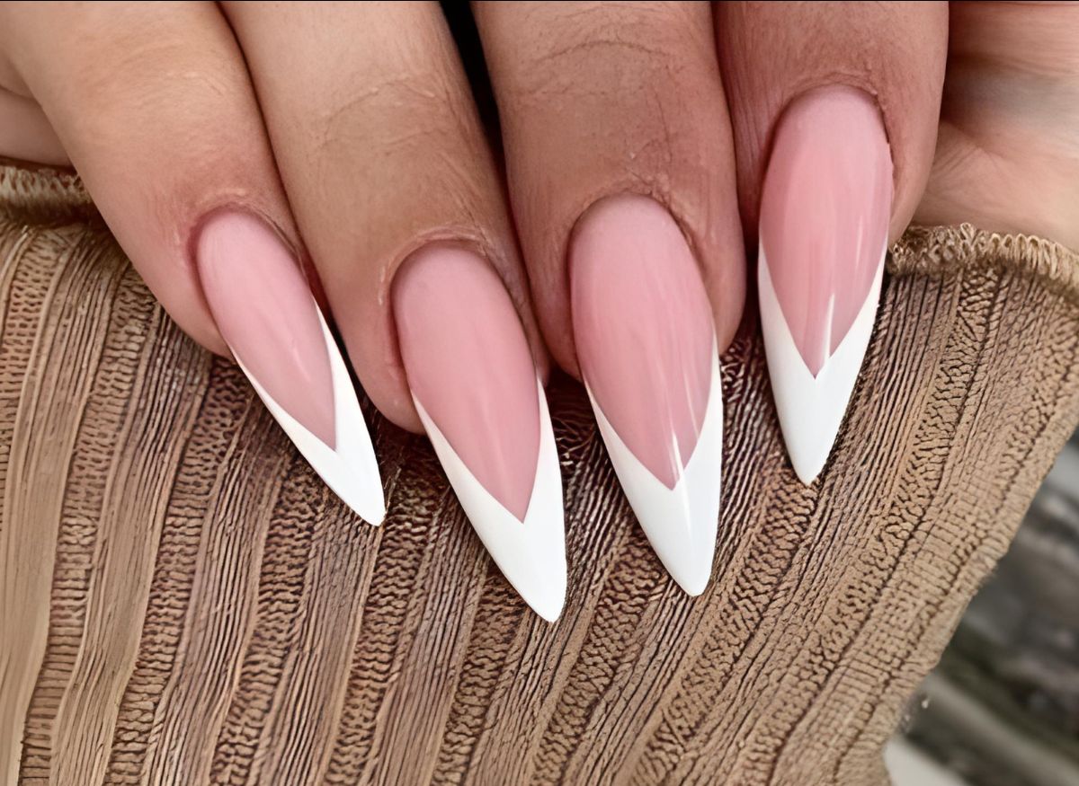 French-Tip-Acrylic-Nails