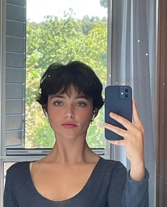 90s Layered Pixie Cut 8