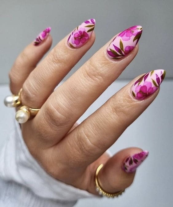 Artistic Flower Nails 4