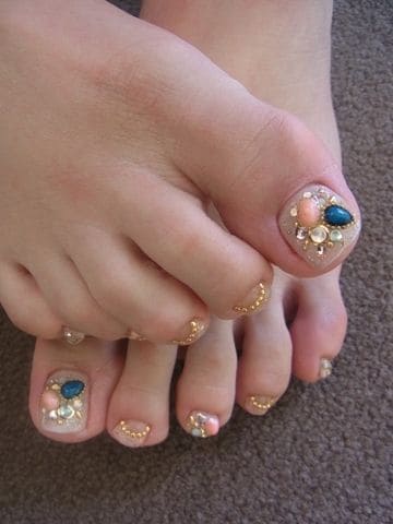 Bedazzled Toe Nails 3