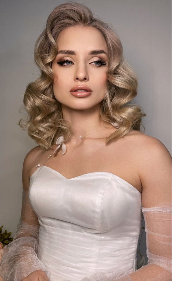 Blonde Hollywood Curls 3