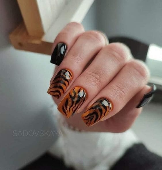 Bold Tiger Print Nail Ideas 5