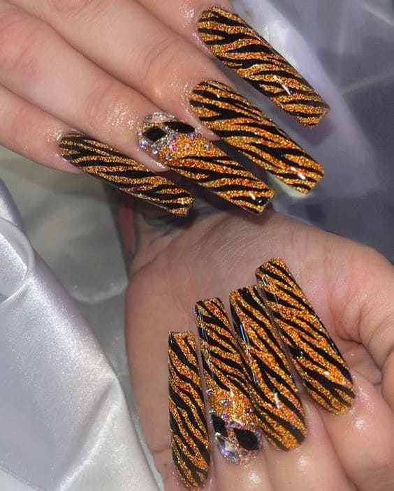 Bold Tiger Print Nail Ideas 6