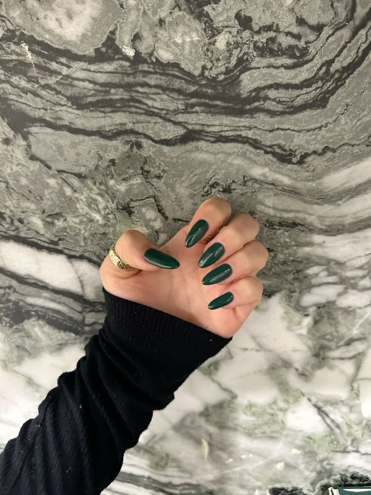 Calm Forest Green Nails 1