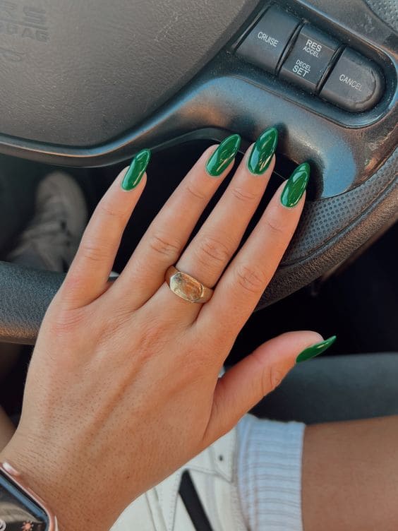 Calm Forest Green Nails 4